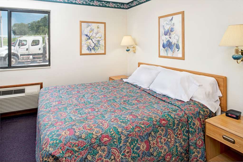 Rodeway Inn Red Oak Oda fotoğraf