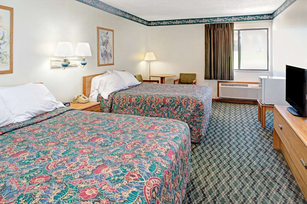 Rodeway Inn Red Oak Oda fotoğraf