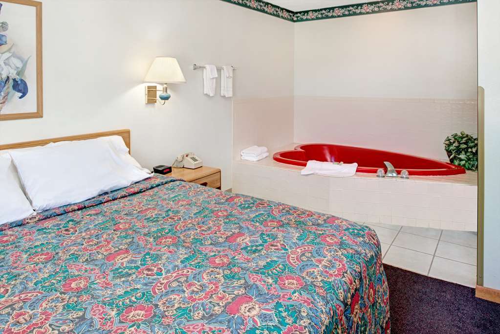Rodeway Inn Red Oak Oda fotoğraf