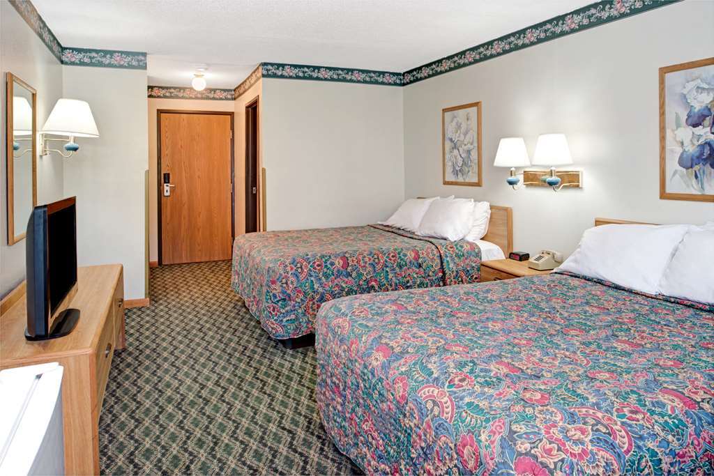 Rodeway Inn Red Oak Oda fotoğraf